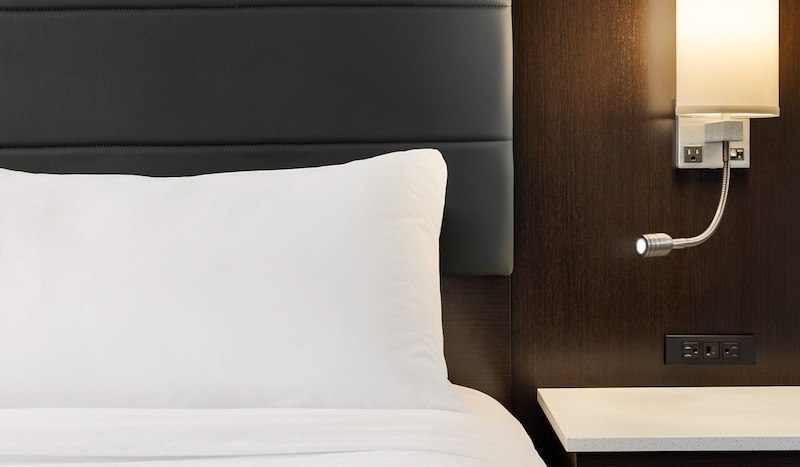 Crowne plaza hotel clearance pillows