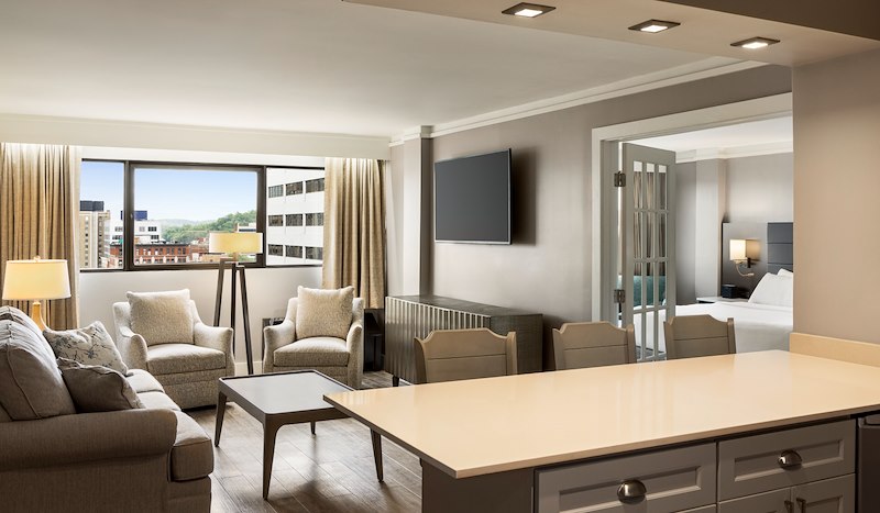 Crowne Plaza Knoxville Downtown University Hotel, Tennessee Volunteer Suite